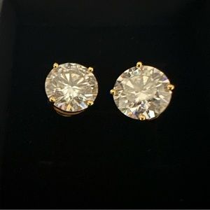8 Ct Moissanite earrings in yellow gold